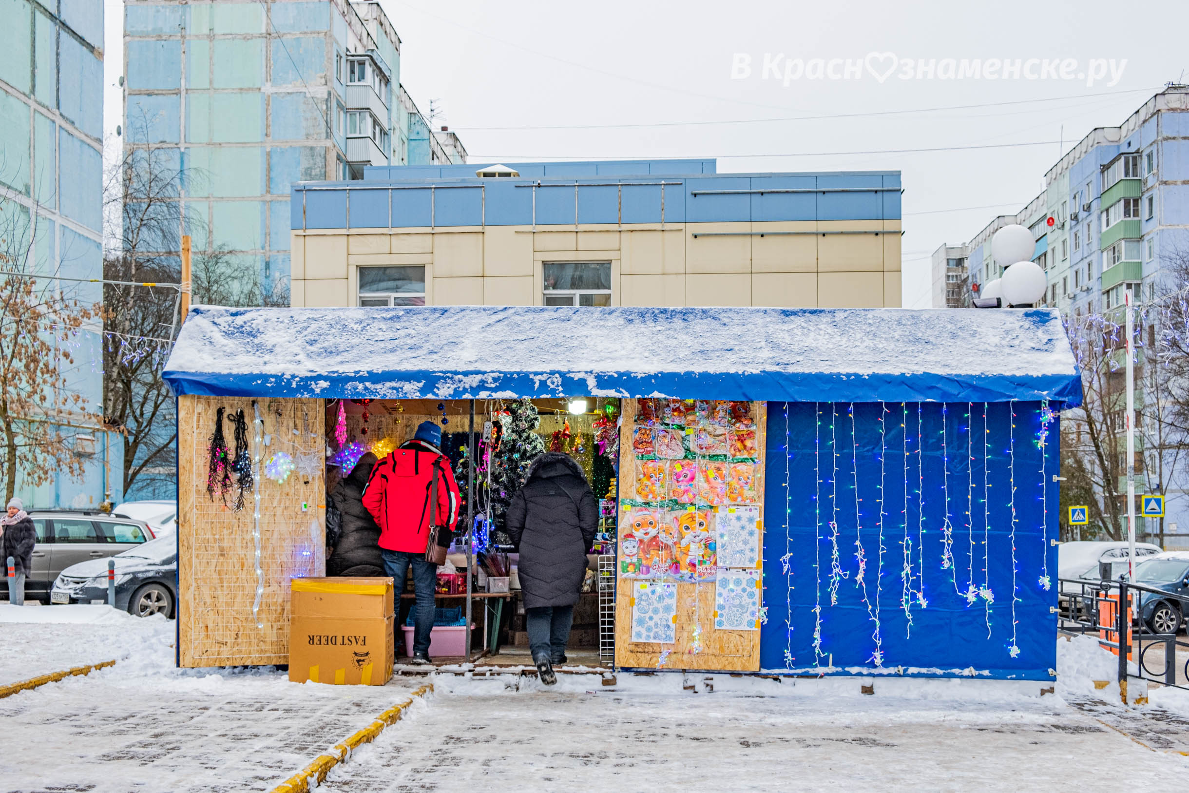 Уже совсем скоро у городского рынка заработает ёлочный базар