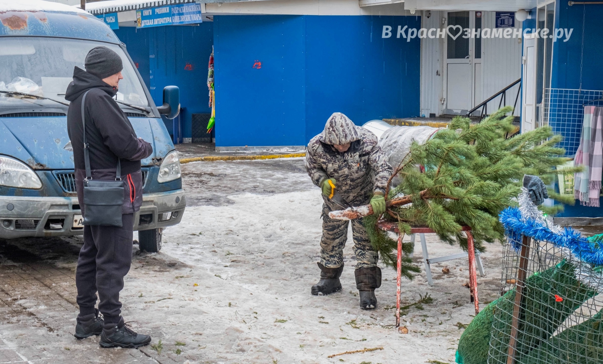 У Городского рынка открылся ёлочный базар!  Цена — 1 500 руб