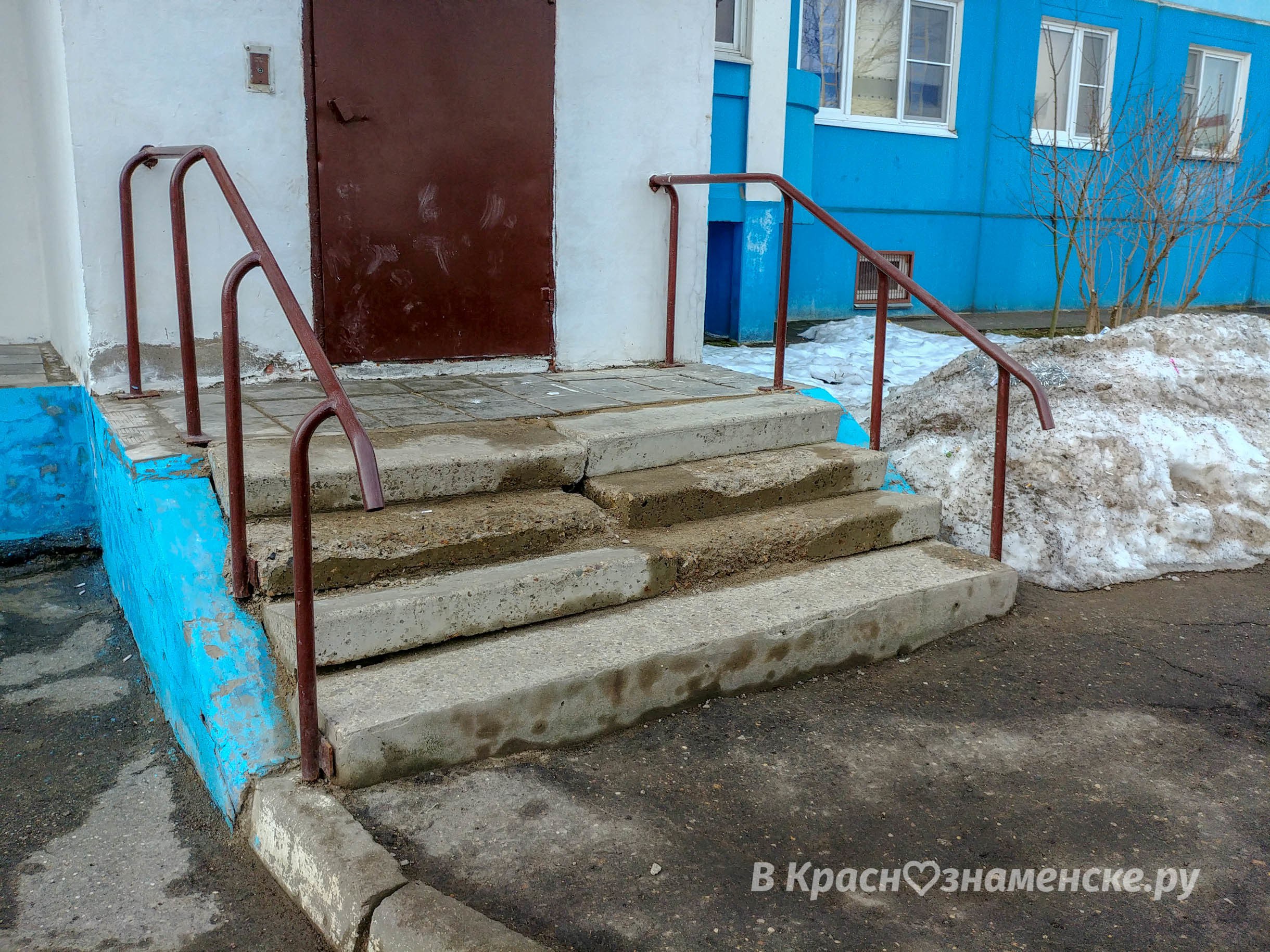 На ул. Связистов массовый сход ступеней — Краснознаменск