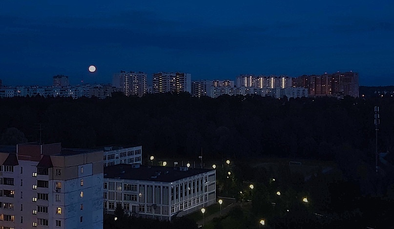 Вечереет.