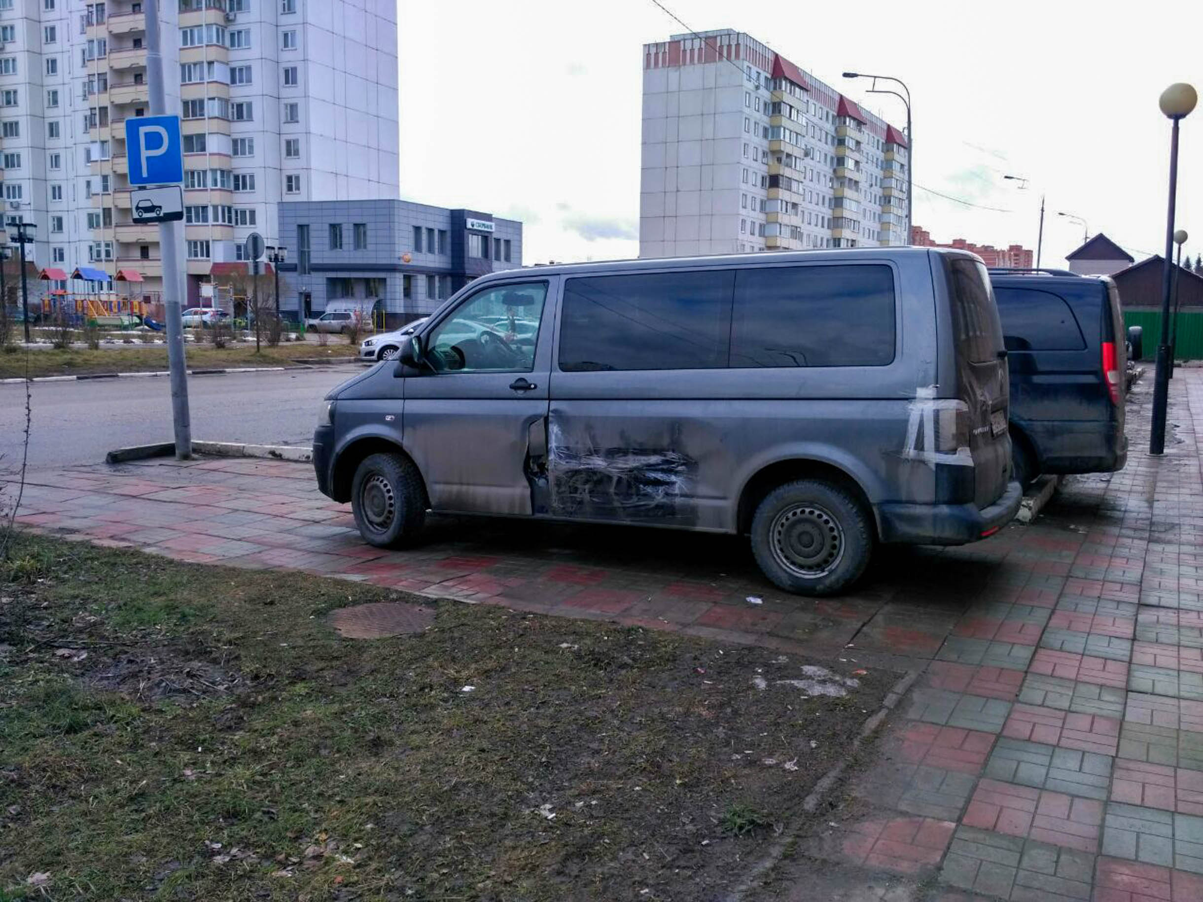 А чувак не унимается ) Ещё раз хочет на эвакуатор  Сорванной