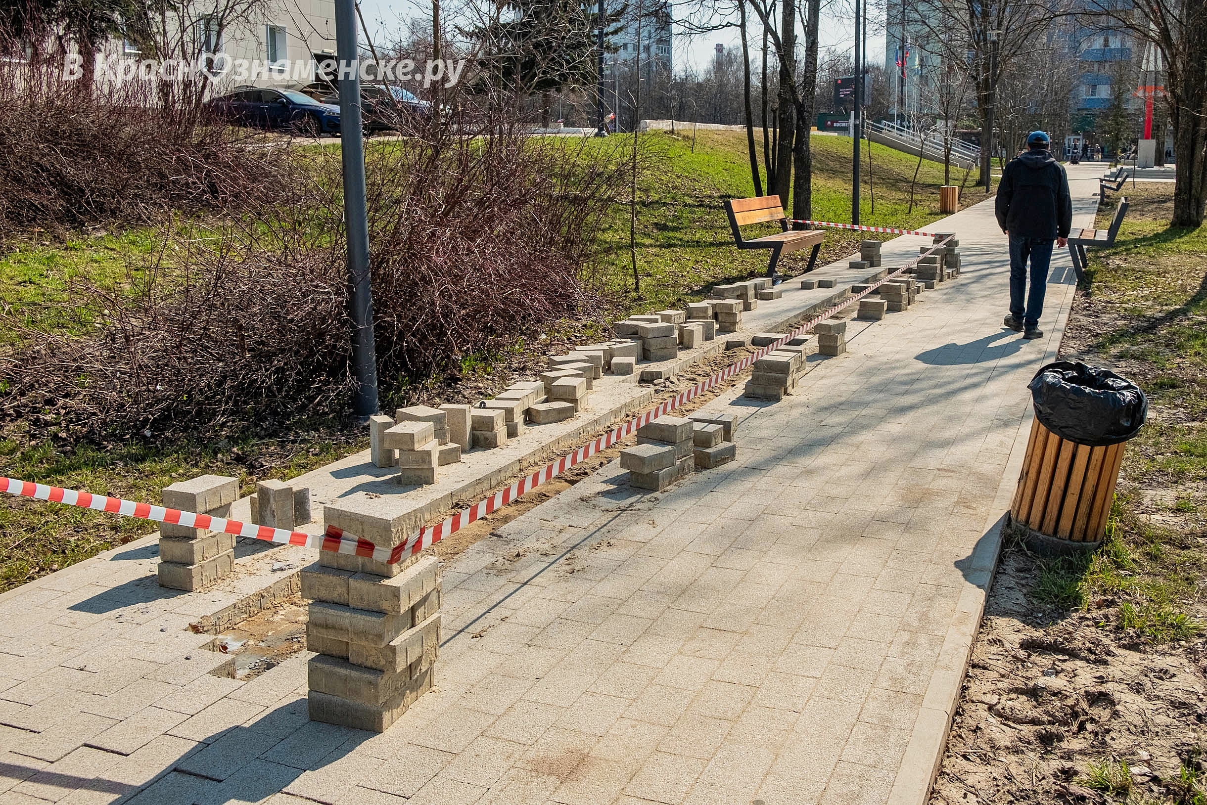 Замена плитки на городском озере
