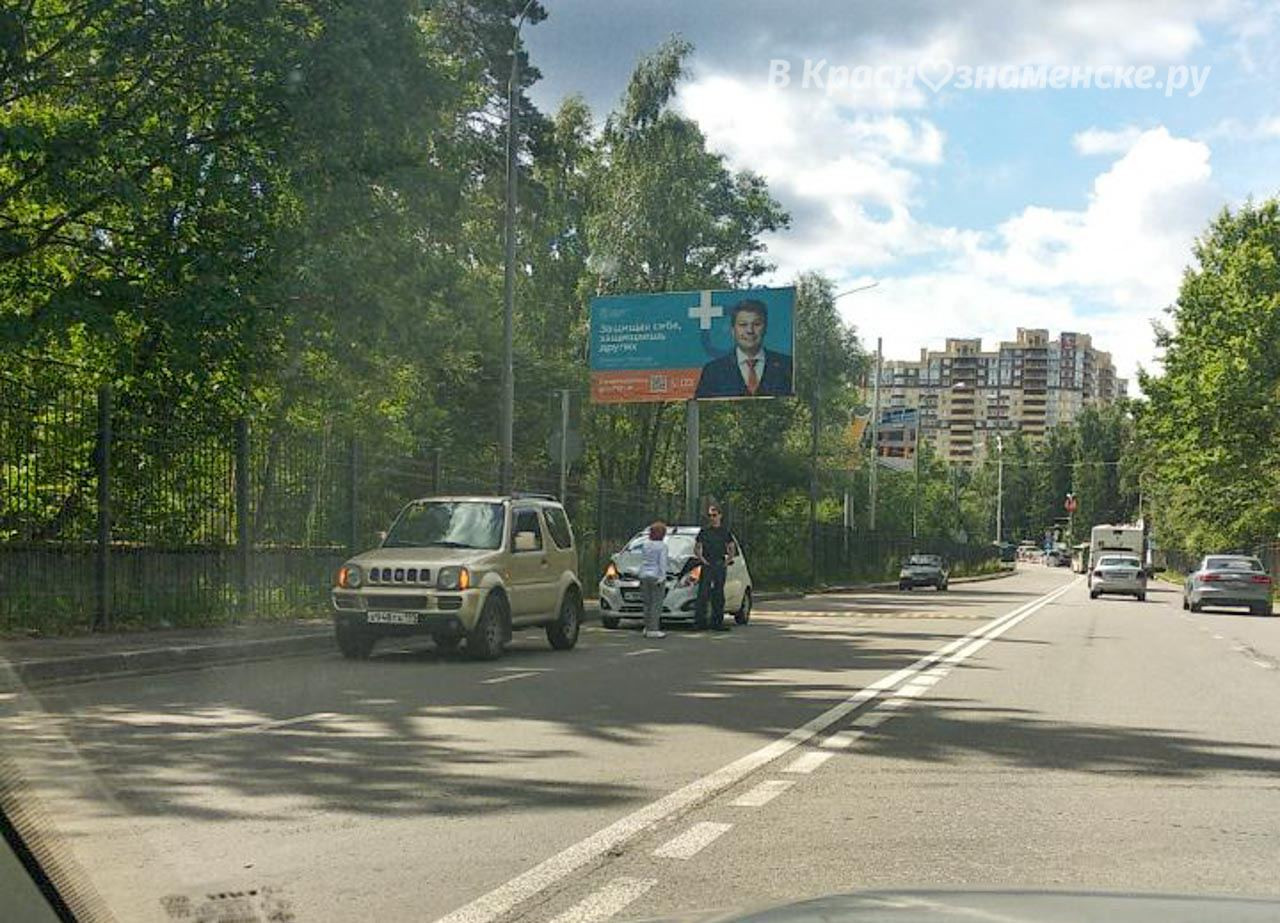 Новая жертва лежачих полицейских на въезде в город. Один рез