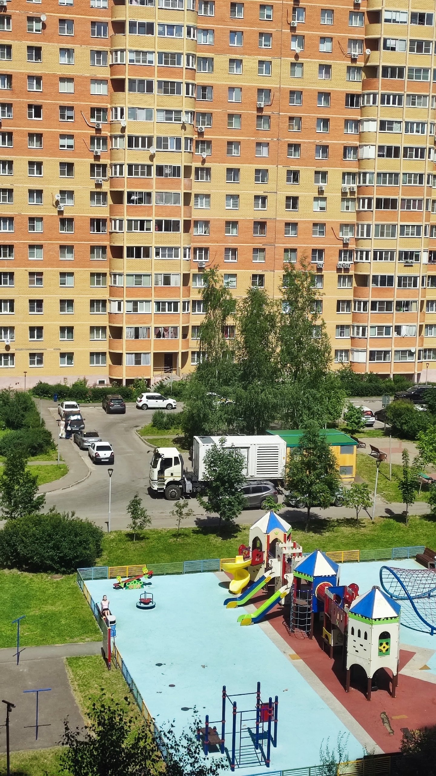 Сегодня жители дома 12/2 по ул.Связистов опять оказались без