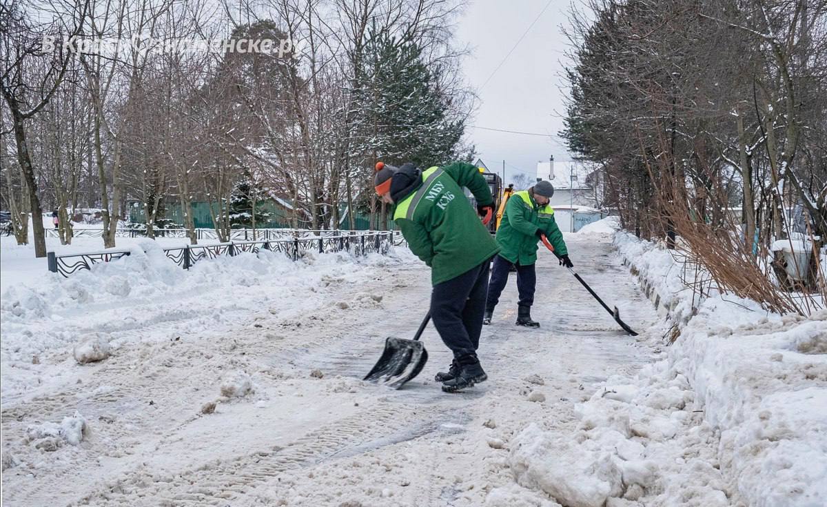 Как у вас во дворе обстоят дела с уборкой снега? Коммунальны