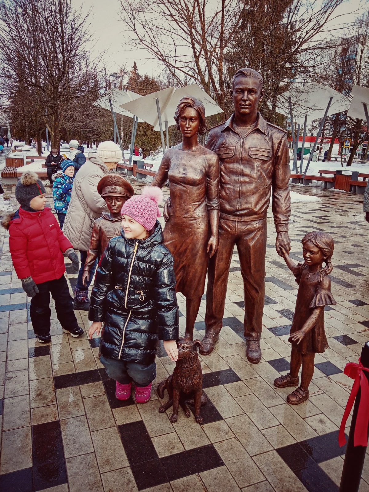 Самое главное и ценное в жизни - это семья. Сначала та, в ко