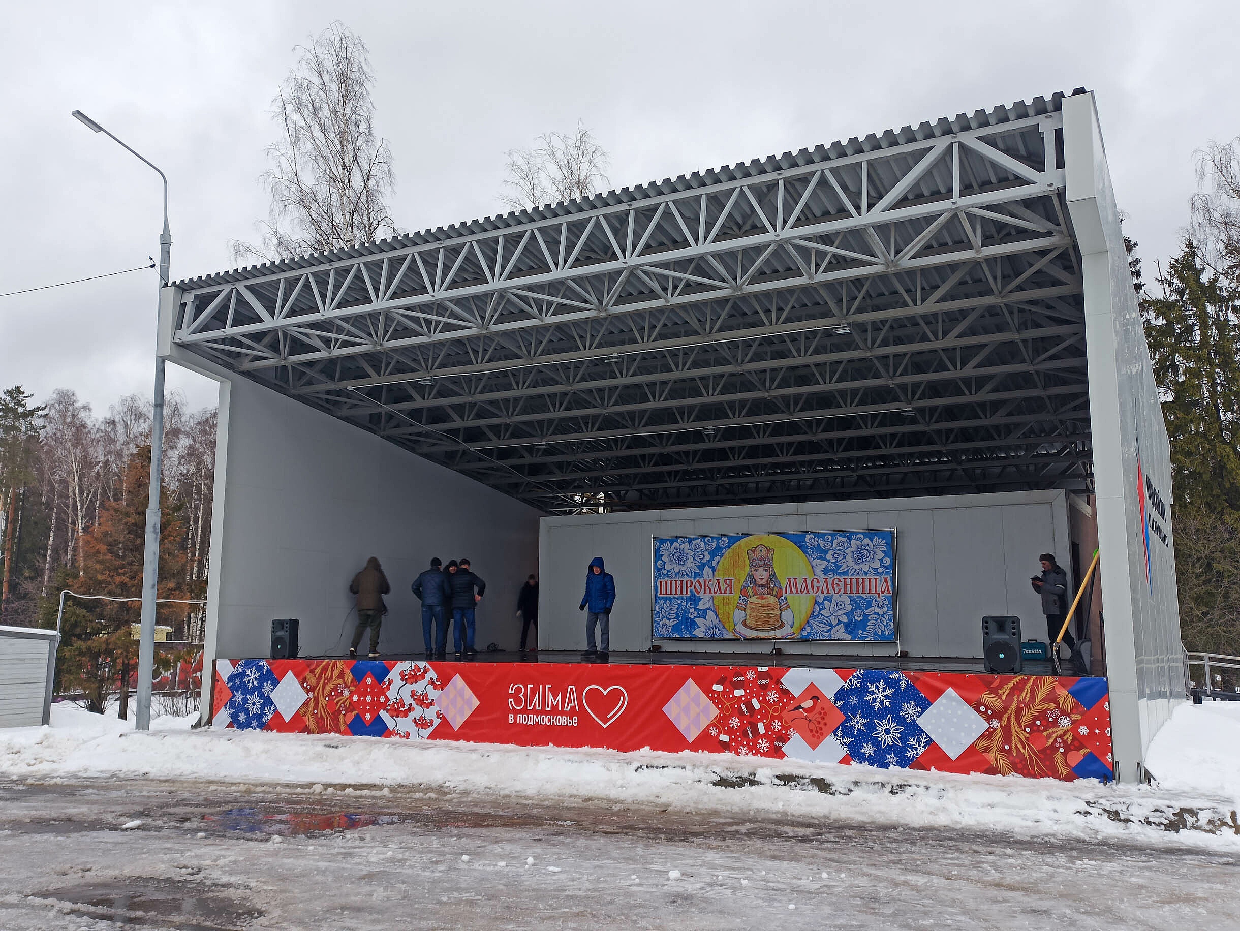 Масленица начало. Праздничная торговля отменилась из-за отсу