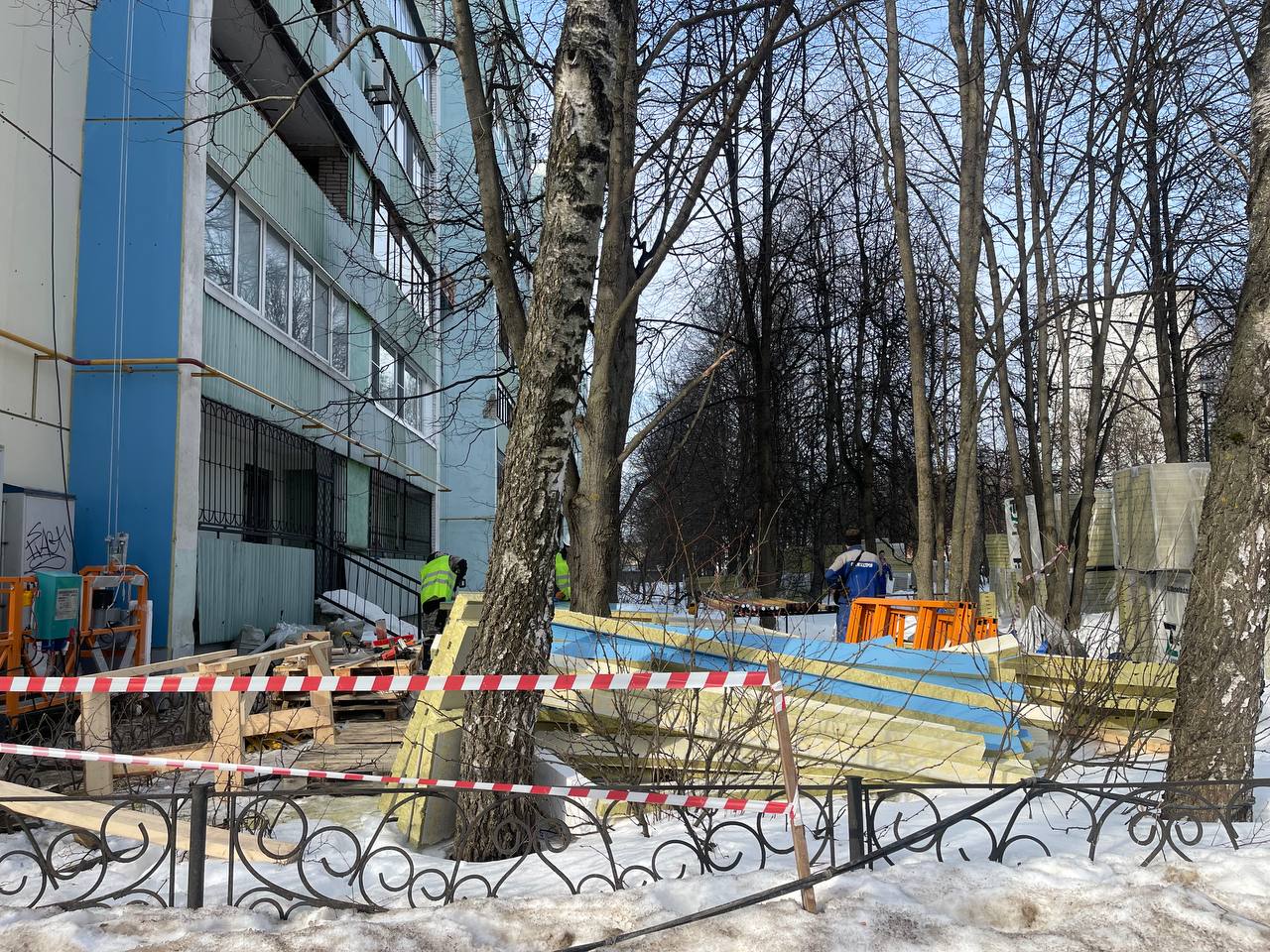 Началось утепление фасада д 2 на ул Мира — Краснознаменск