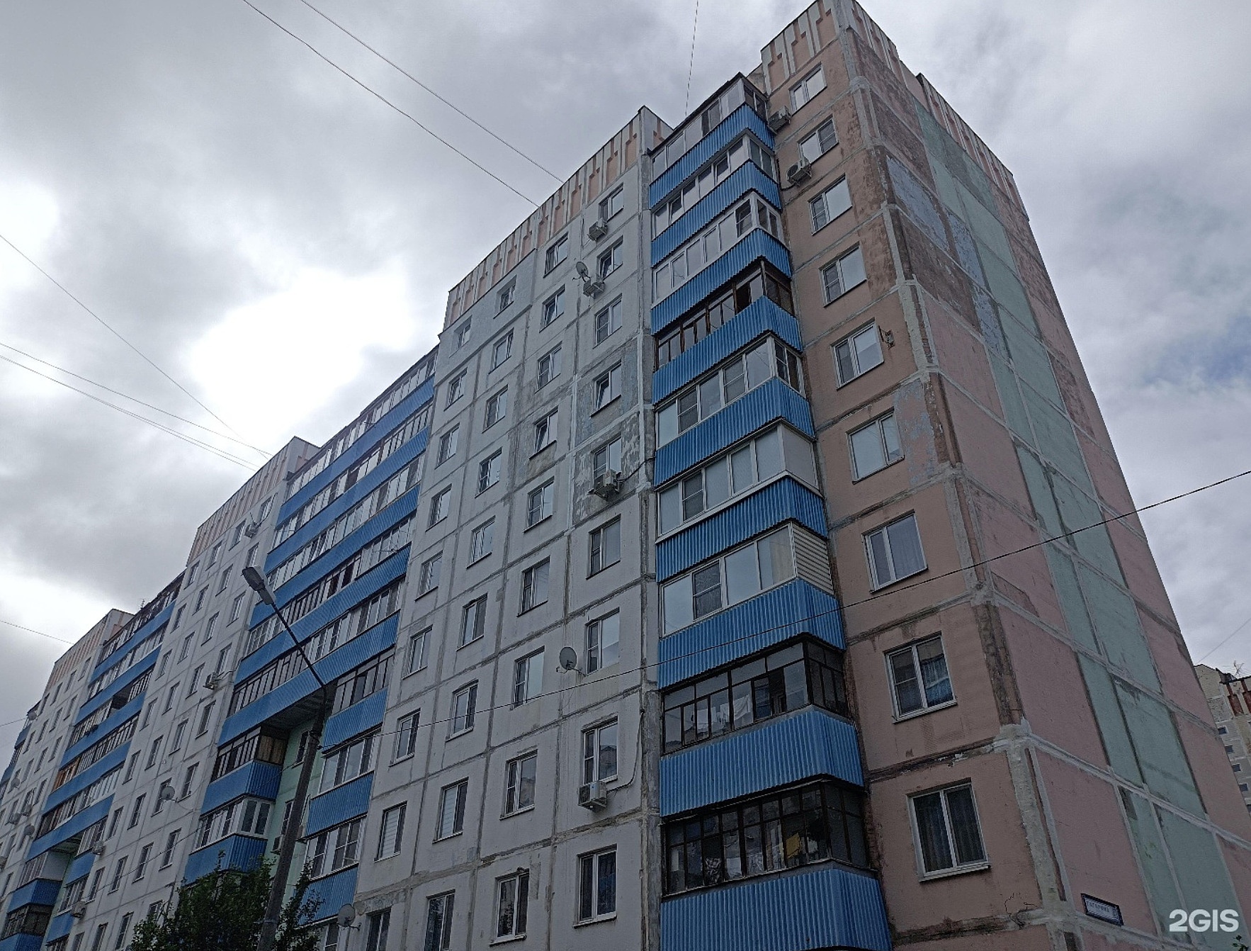 На данный момент капитальный ремонт осуществляется в 8 много
