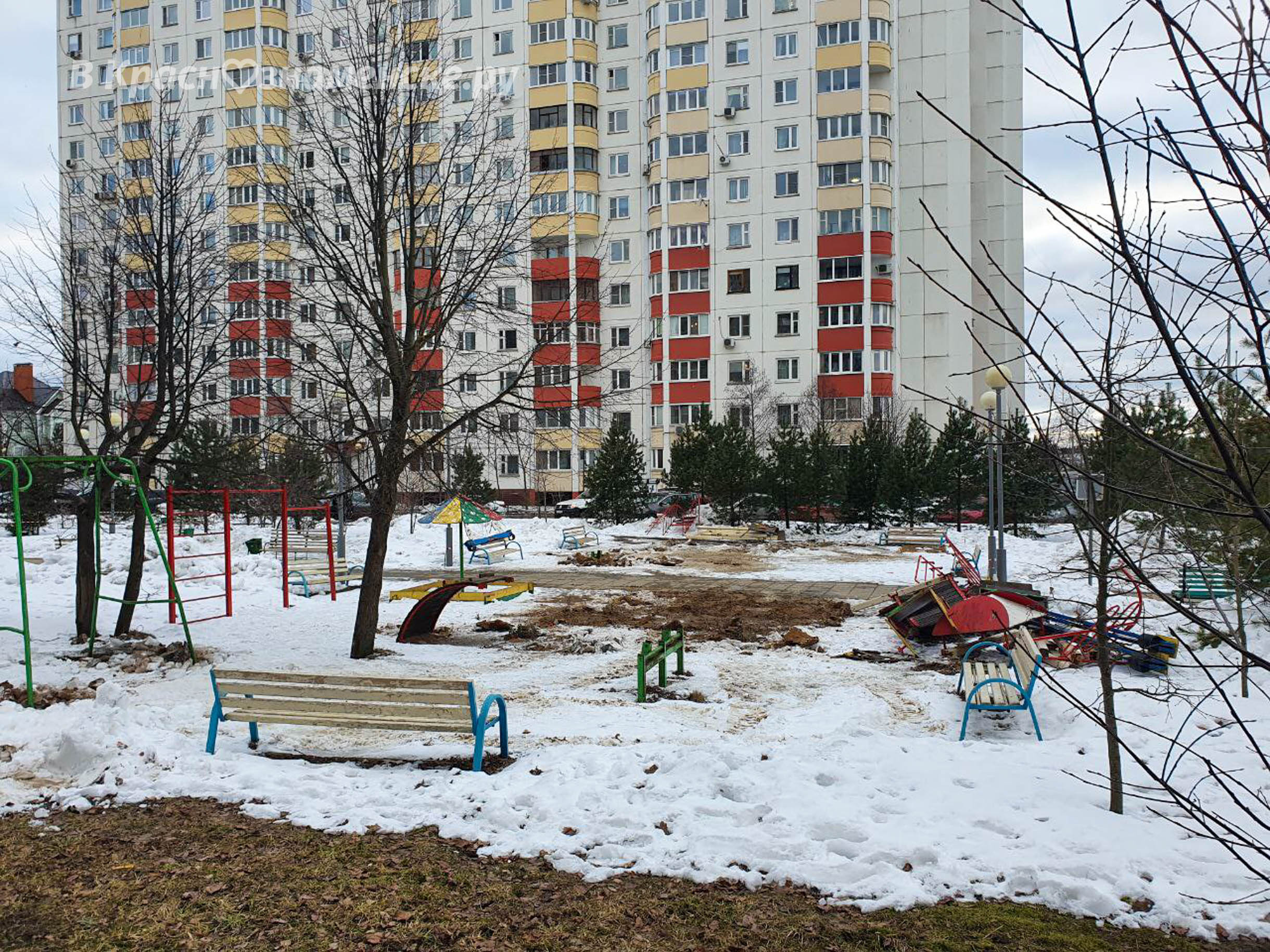 В сквере Гагарина детская площадка будет переоборудована. На