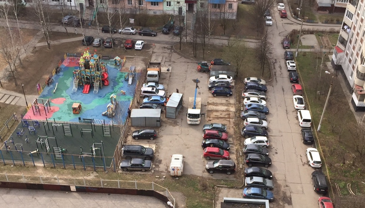 Сегодняшний демонтаж укрытий на автоплощадке во дворе по ул.