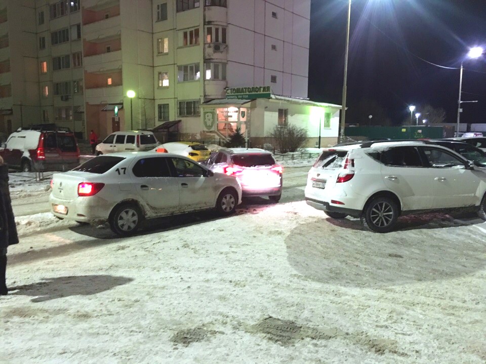 Авария при выезде с Гагаринского Дикси