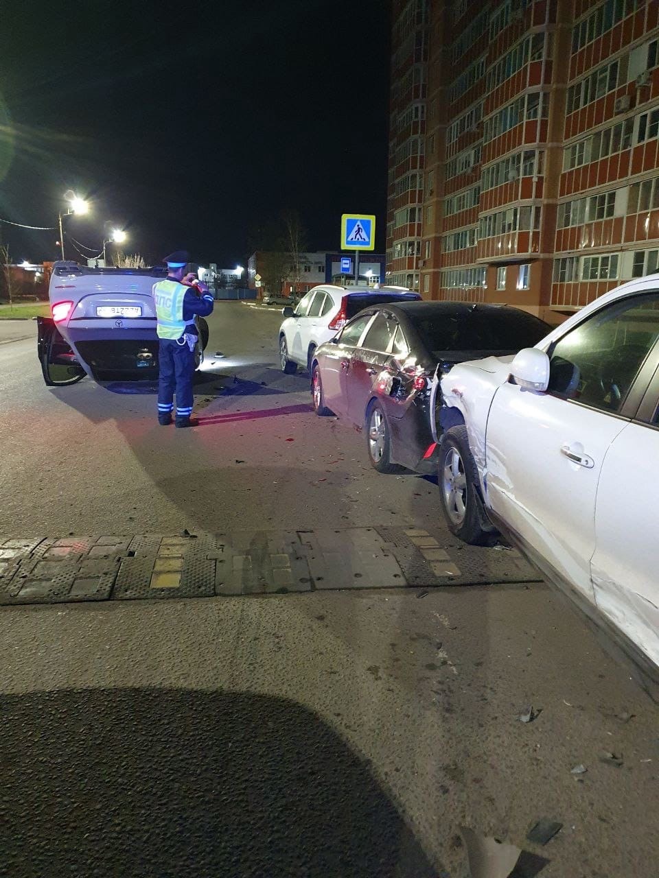 Ночное ДТП на Строителей 12/2, перевернулся автомобиль ???? — Краснознаменск