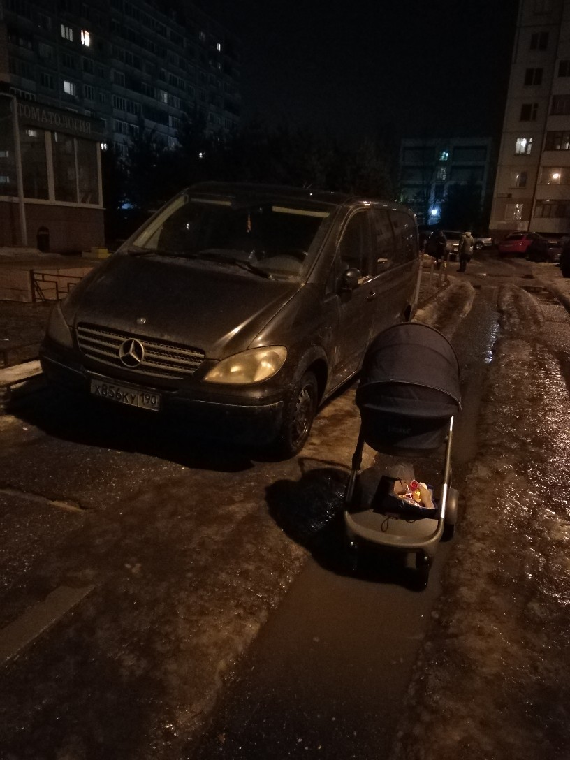 Просто красавчеггг...!!! Другого места не нашлось...