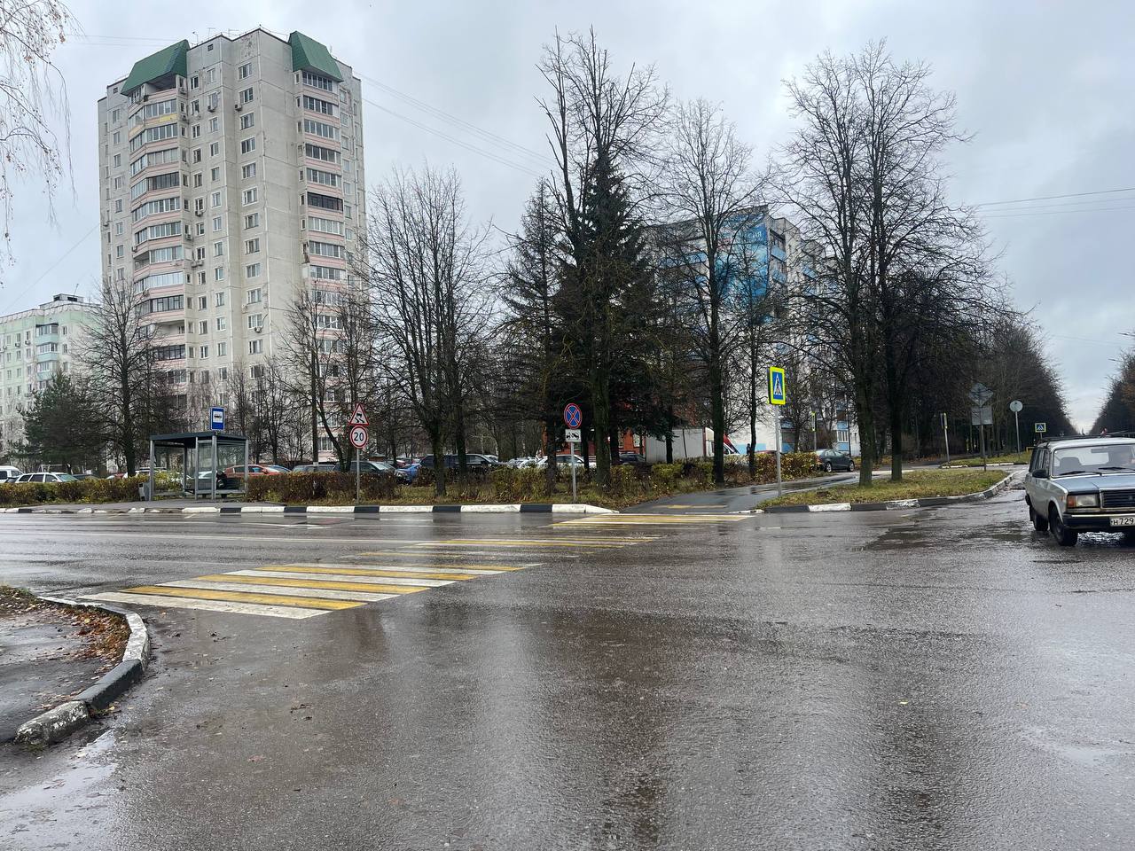 Как вы думаете, нужен ли светофор на этих пешеходных переход