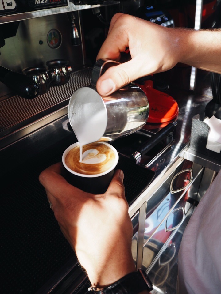 Сеть кофеен «CoffeeBrothers» запускает сервис «Кофейня у дом