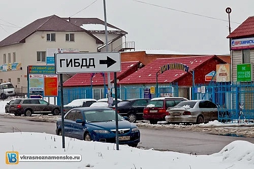Ещё не так давно у города было своё отделение ГИБДД и распол