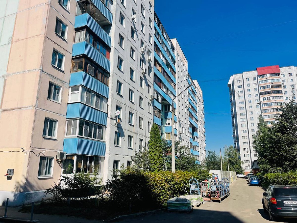 Некоторые дома в нашем городе уже обновили свои фасады.  Что