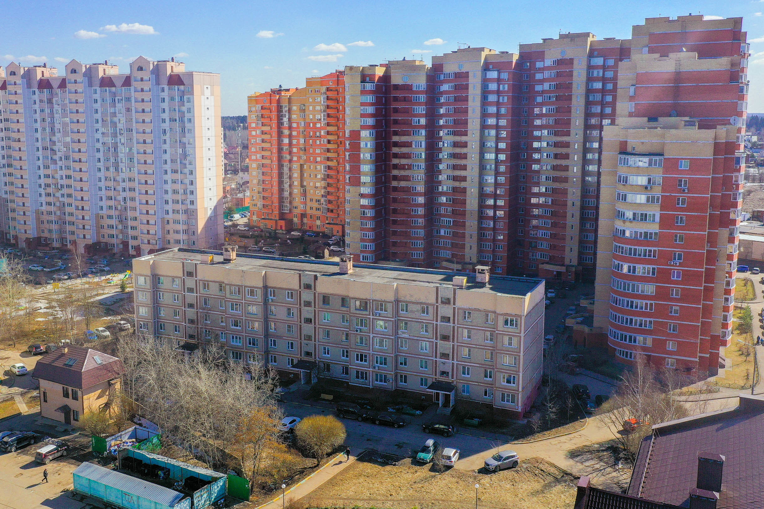 «Как будто папа-дом и сынишка внизу:)»