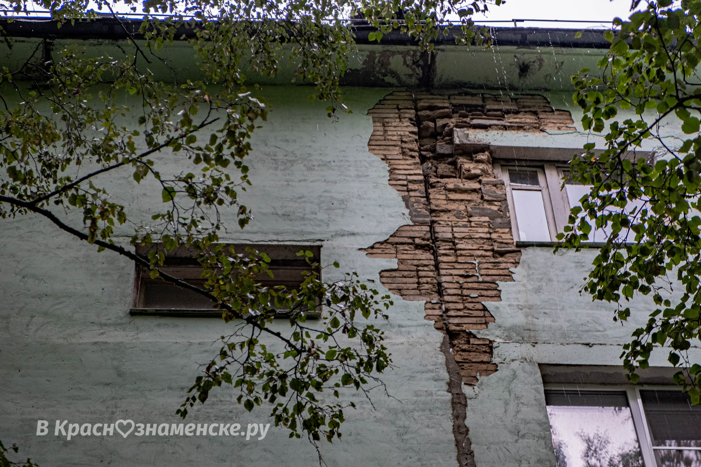 На одной из самых старых улиц города Парковой, есть нескольк
