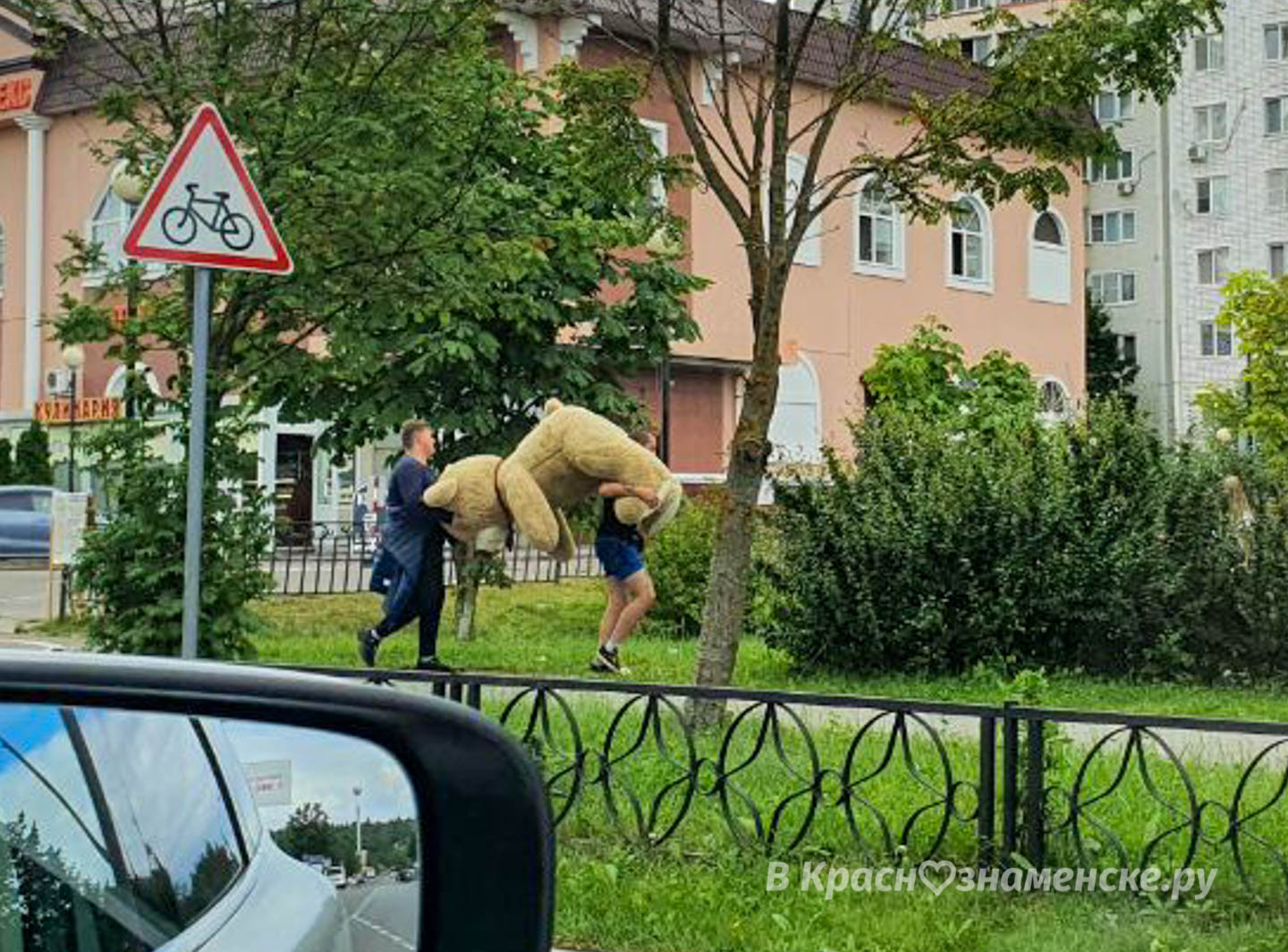 Все равно его не брошу- Потому что он хороший.  Придумайте н